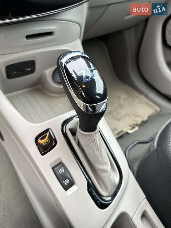 Хэтчбек Renault Zoe 2015 в Дубно