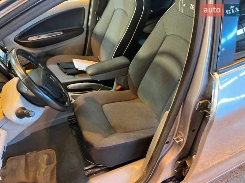 Хетчбек Renault Zoe 2015 в Львові фото 53 Хетчбек Renault Zoe 2015 в Львові