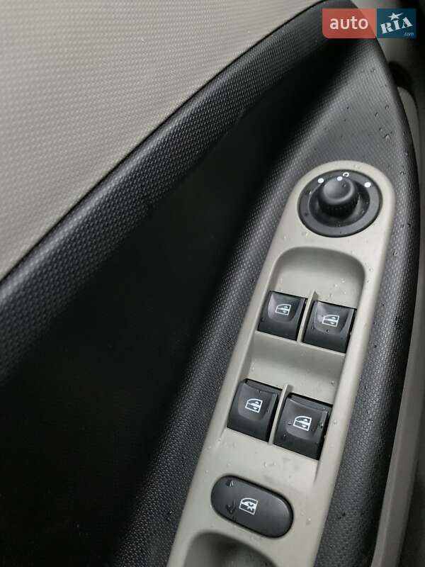 Хетчбек Renault Zoe 2015 в Золочеві фото 22 Хетчбек Renault Zoe 2015 в Золочеві