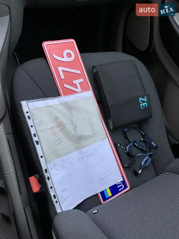 Хетчбек Renault Zoe 2015 в Золочеві документ 2 фото Хетчбек Renault Zoe 2015 в Золочеві документ