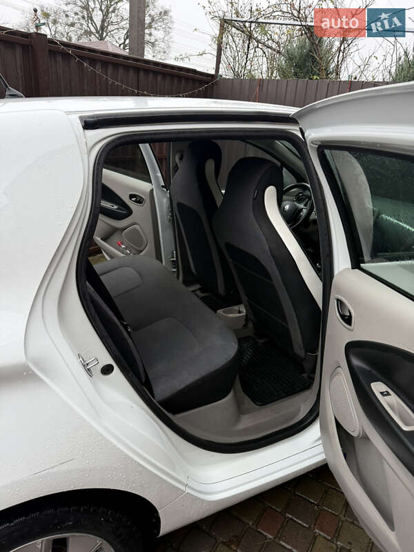 Хэтчбек Renault Zoe 2016 в Ирпене фото 13 Хэтчбек Renault Zoe 2016 в Ирпене