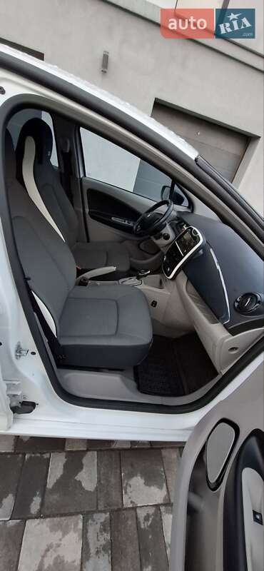 Хэтчбек Renault Zoe 2015 в Остроге