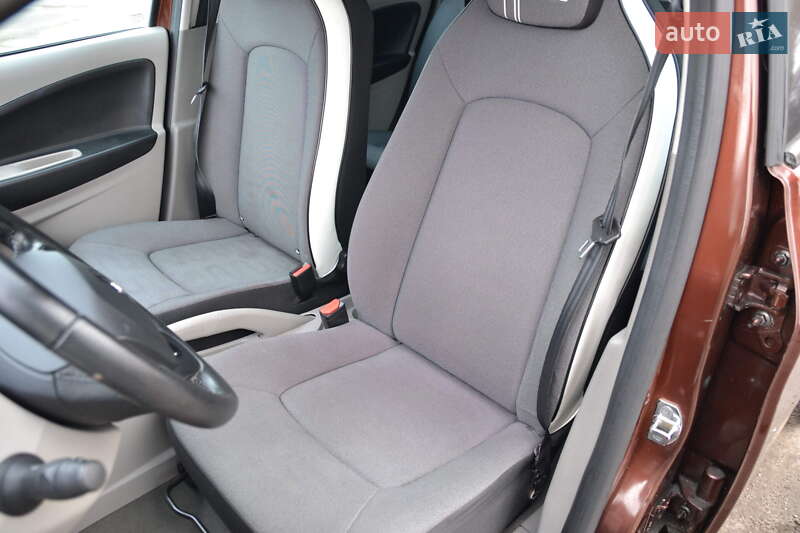 Хэтчбек Renault Zoe 2015 в Луцке фото 13 Хэтчбек Renault Zoe 2015 в Луцке