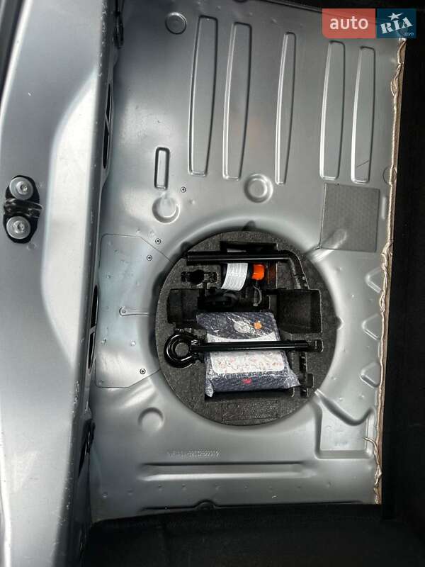 Хэтчбек Renault Zoe 2015 в Киеве фото 8 Хэтчбек Renault Zoe 2015 в Киеве