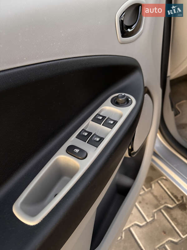 Хэтчбек Renault Zoe 2016 в Львове