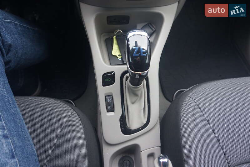 Хэтчбек Renault Zoe 2015 в Самборе фото 36 Хэтчбек Renault Zoe 2015 в Самборе