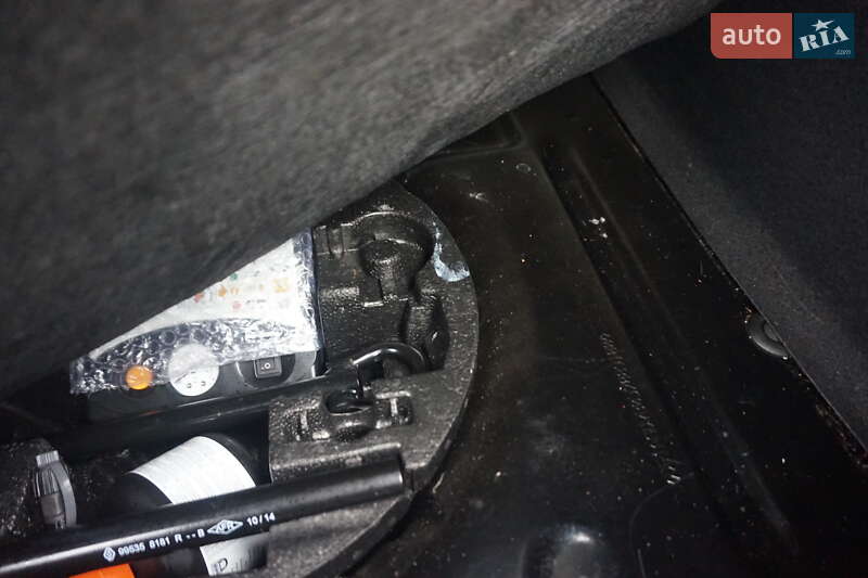 Хэтчбек Renault Zoe 2015 в Самборе фото 50 Хэтчбек Renault Zoe 2015 в Самборе