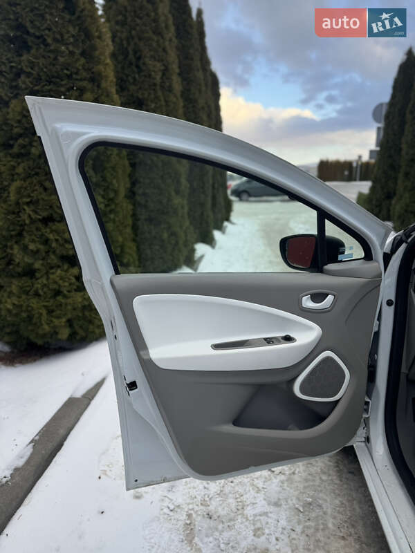 Хэтчбек Renault Zoe 2017 в Городке