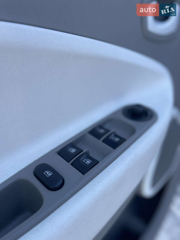 Хэтчбек Renault Zoe 2014 в Ровно фото 22 Хэтчбек Renault Zoe 2014 в Ровно
