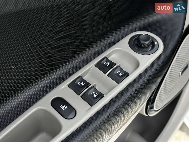 Хетчбек Renault Zoe 2014 в Львові фото 22 Хетчбек Renault Zoe 2014 в Львові