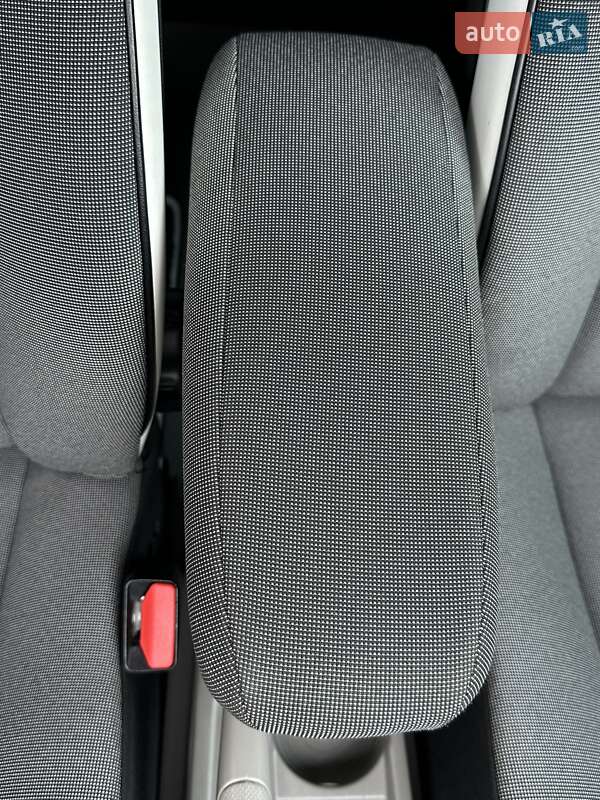 Хэтчбек Renault Zoe 2014 в Ровно фото 104 Хэтчбек Renault Zoe 2014 в Ровно