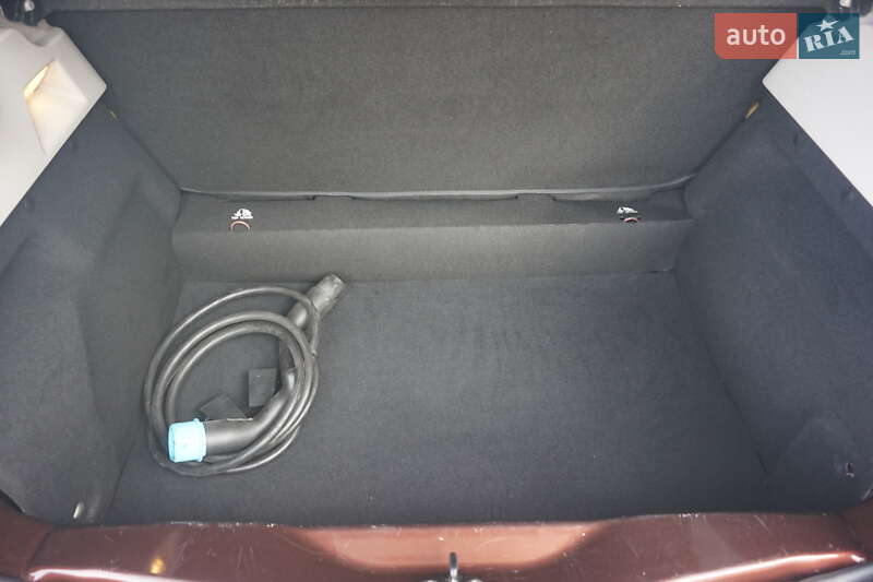 Хэтчбек Renault Zoe 2015 в Самборе фото 49 Хэтчбек Renault Zoe 2015 в Самборе