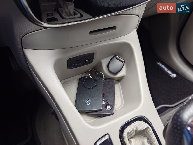 Хэтчбек Renault Zoe 2016 в Самборе