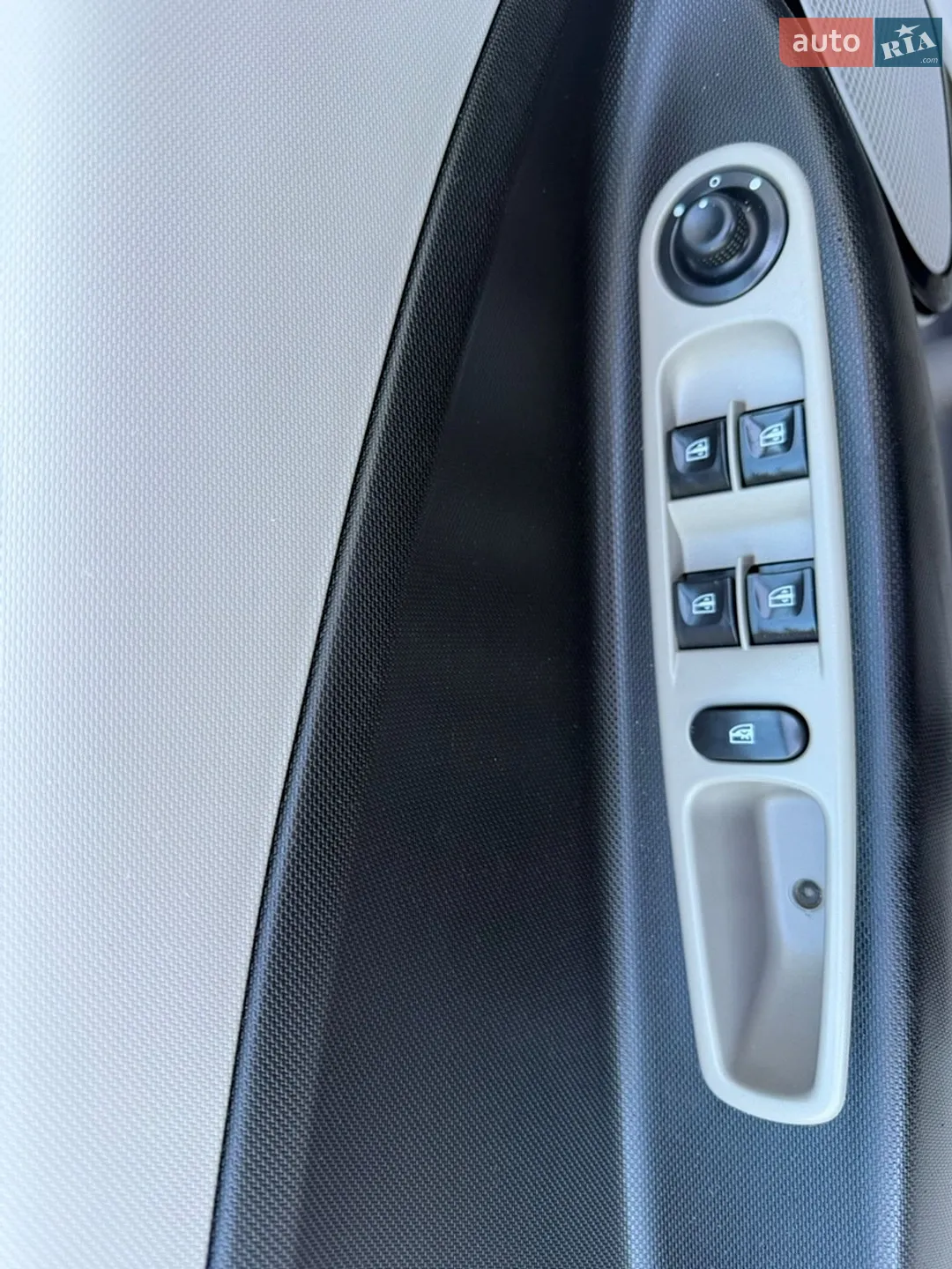 2015 Renault ZOE - мініатюра 10