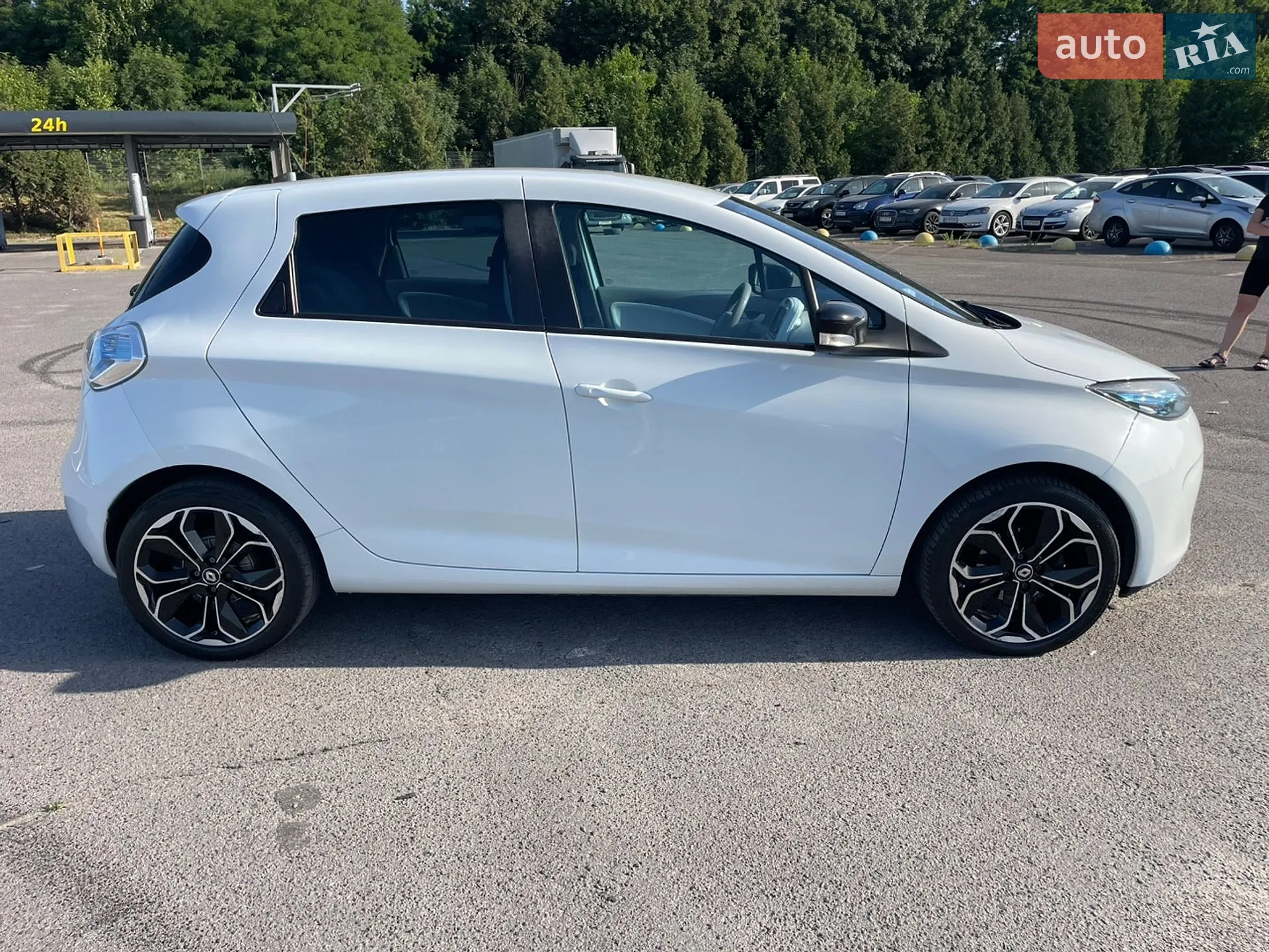Renault Zoe 2015 VIN VF1AGVYB053683951 фото оголошення 4 з 13
