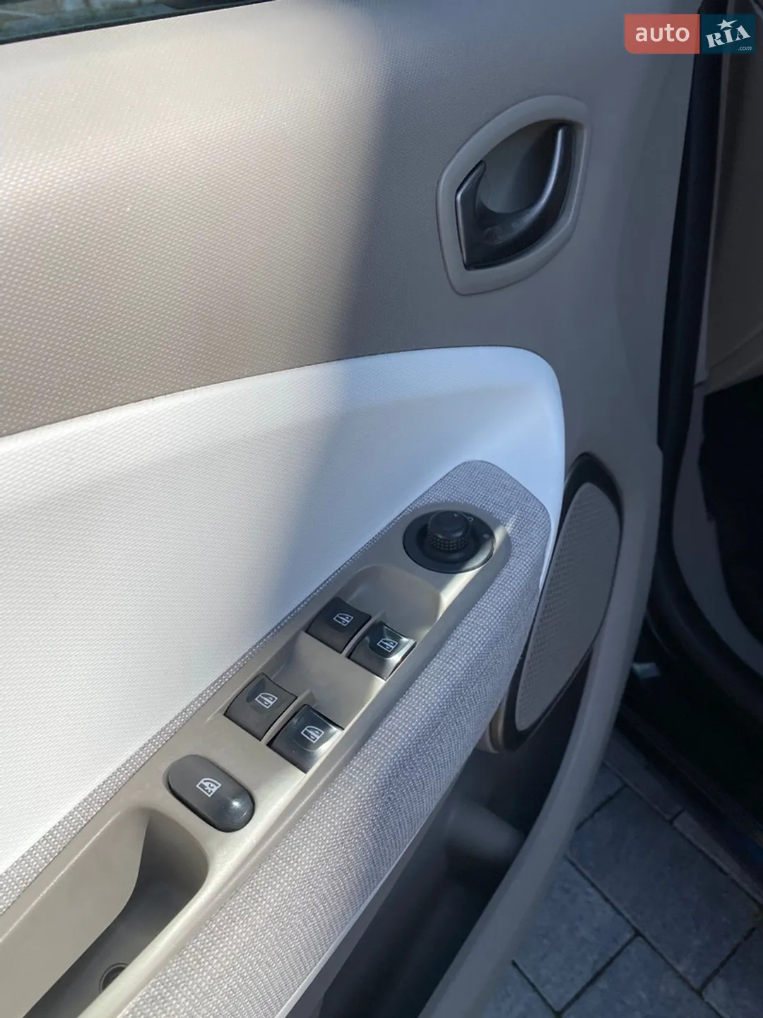 2017 Renault ZOE - мініатюра 15