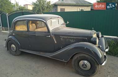Седан Ретро автомобілі Хот-род 1939 в Гайвороні