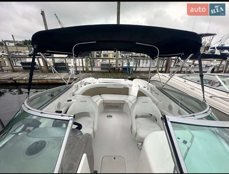 Моторная яхта Rinker Captiva Bowriders 2010 в Киеве