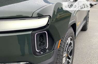 Внедорожник / Кроссовер Rivian R1S 2023 в 