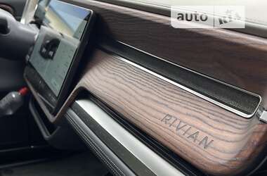 Внедорожник / Кроссовер Rivian R1S 2023 в 