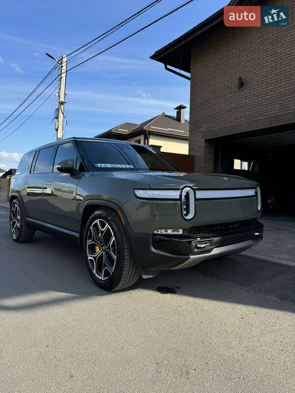 Rivian R1S 2022