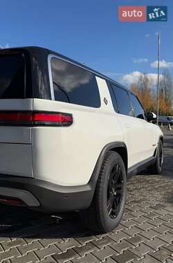 Внедорожник / Кроссовер Rivian R1S 2023 в Киеве