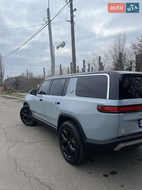 Позашляховик / Кросовер Rivian R1S 2023 в Миколаєві фото 5 Позашляховик / Кросовер Rivian R1S 2023 в Миколаєві