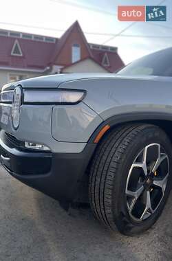 Внедорожник / Кроссовер Rivian R1S 2023 в 