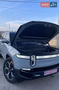 Внедорожник / Кроссовер Rivian R1S 2023 в 