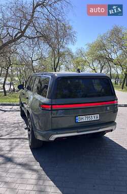 Внедорожник / Кроссовер Rivian R1S 2023 в 