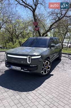 Внедорожник / Кроссовер Rivian R1S 2023 в Измаиле