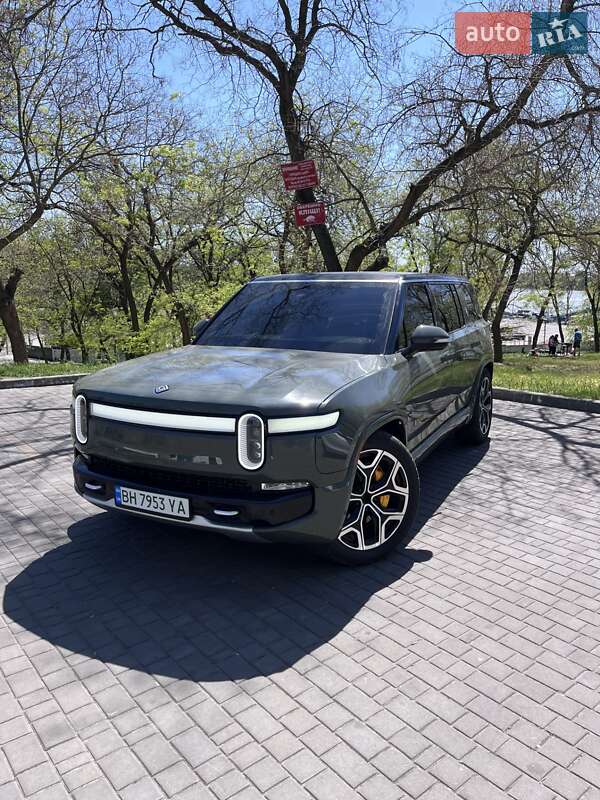 Rivian R1S 2023
