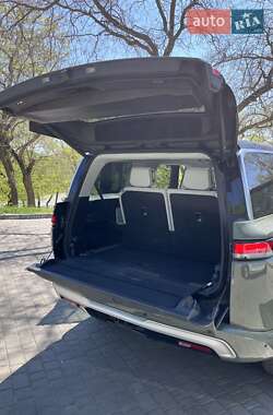 Внедорожник / Кроссовер Rivian R1S 2023 в 