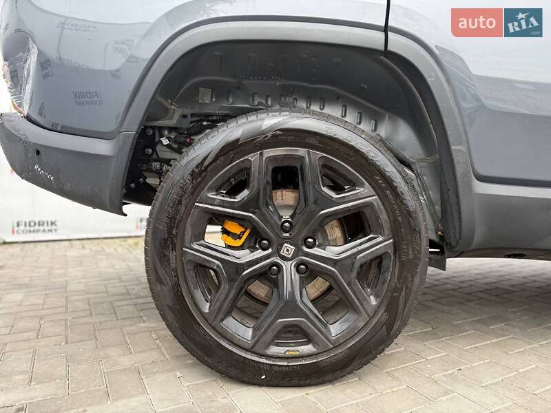 Внедорожник / Кроссовер Rivian R1S 2023 в Луцке
