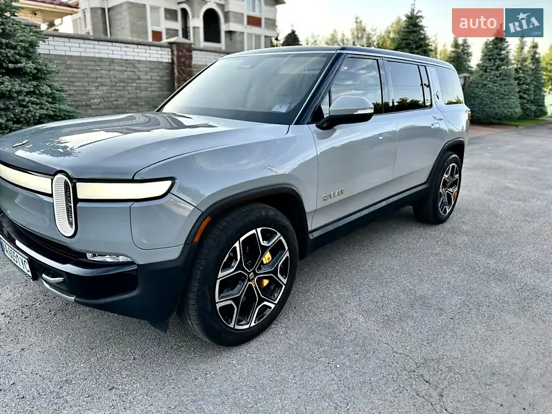Внедорожник / Кроссовер Rivian R1S 2023 в 