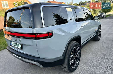 Позашляховик / Кросовер Rivian R1S 2023 в 