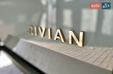 Позашляховик / Кросовер Rivian R1S 2023 в 