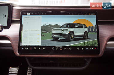 Внедорожник / Кроссовер Rivian R1S 2023 в 