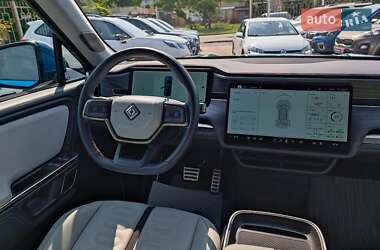 Внедорожник / Кроссовер Rivian R1S 2017 в 