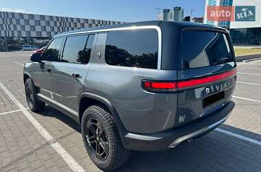 Универсал Rivian R1S 2023 в 