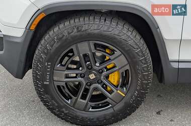 Внедорожник / Кроссовер Rivian R1S 2022 в 