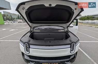 Внедорожник / Кроссовер Rivian R1S 2022 в 