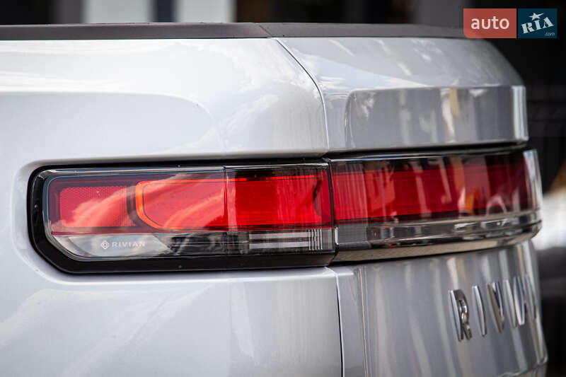 Пікап Rivian R1S 2022 в Львові