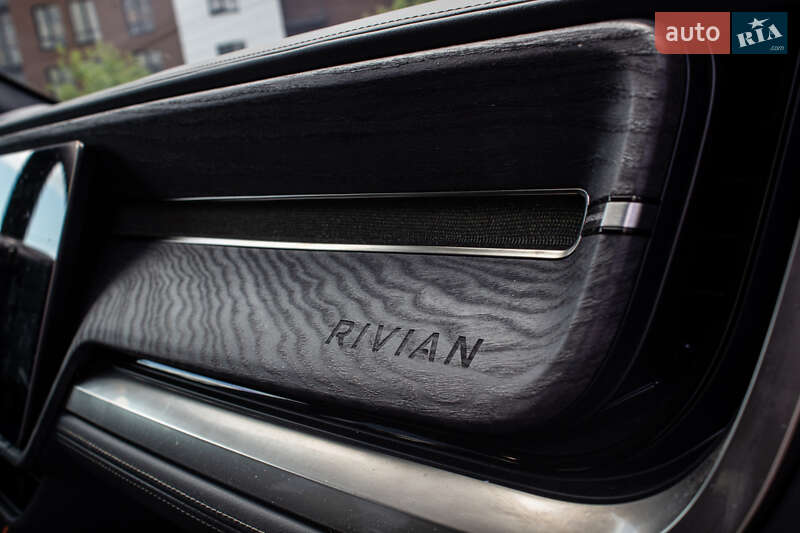 Пикап Rivian R1S 2022 в Львове