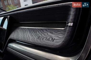 Пікап Rivian R1S 2022 в 