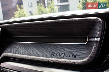 Пікап Rivian R1S 2022 в 