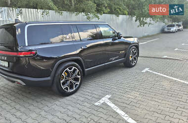 Внедорожник / Кроссовер Rivian R1S 2023 в 