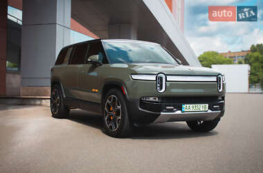 Внедорожник / Кроссовер Rivian R1S 2023 в 