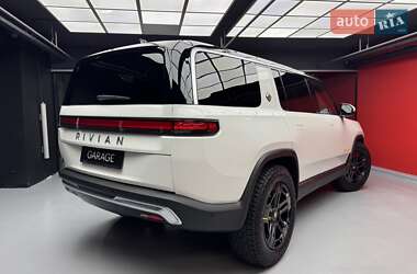 Внедорожник / Кроссовер Rivian R1S 2022 в 