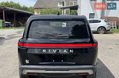 Позашляховик / Кросовер Rivian R1S 2023 в 